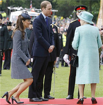 Kate Middleton Curtsying